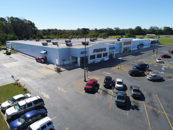 Demopolis Towne Center: 505 US Highway 80 W, Demopolis, AL 36732